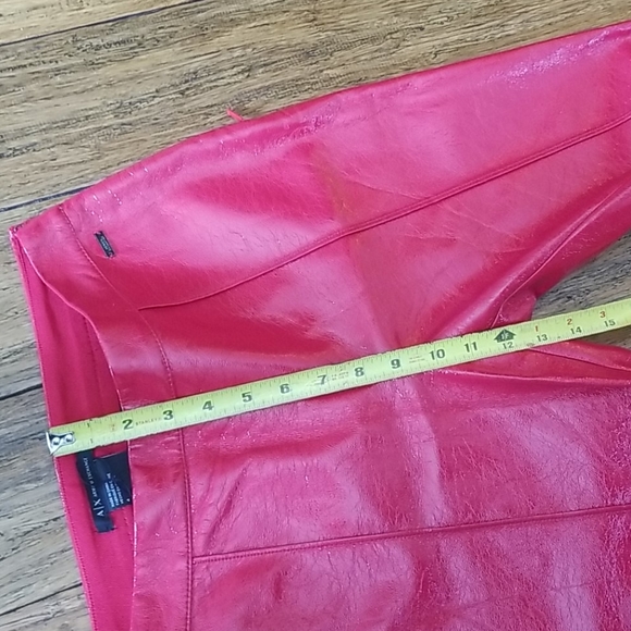 Armani Exchange Seamed Patent Leggings - Picture 11 of 12